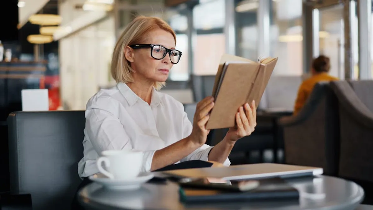 How readers compare technofee.com with similar online topics